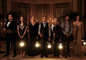 (L to R) Kristian Bruun, Melanie Scrofano, Andie MacDowell, Henry Czerny, Nicky Guadagni, Adam  Brody, and Elyse Levesque in the film READY OR NOT. Photo by Eric Zachanowich. © 2019 Twentieth Century Fox Film Corporation All Rights Reserved